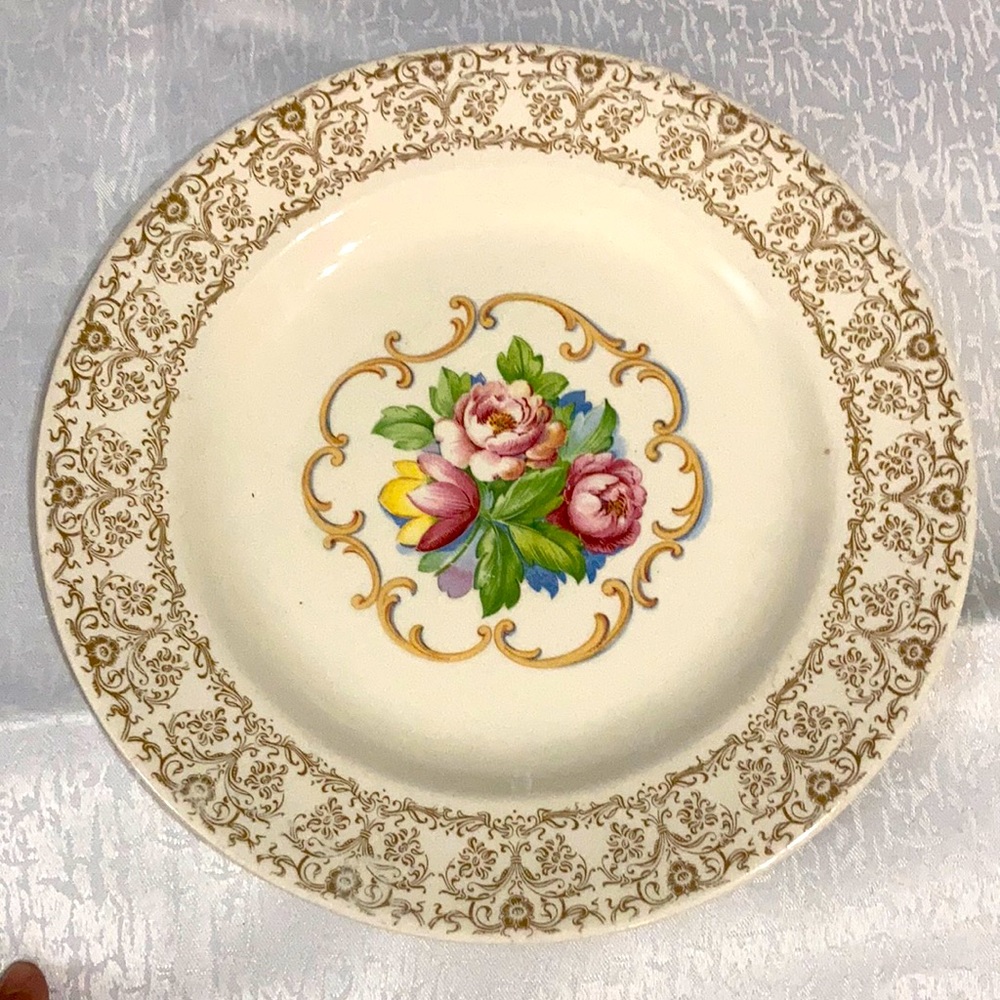 Royal China 22k gold trimmed rose plate